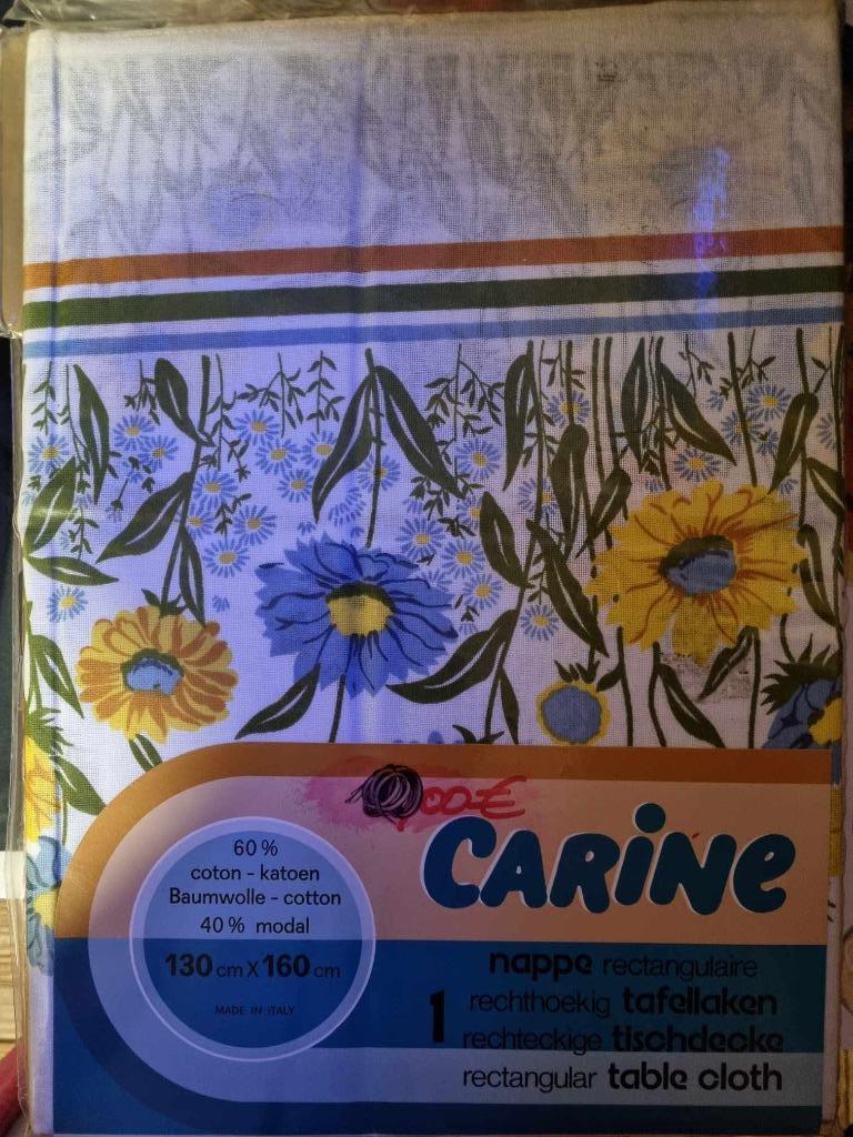 Lot de Nappe VINTAGE *CARINE et autres* 130 cm sur 160 cm, Envoi, Neuf, Rouge, Autres types