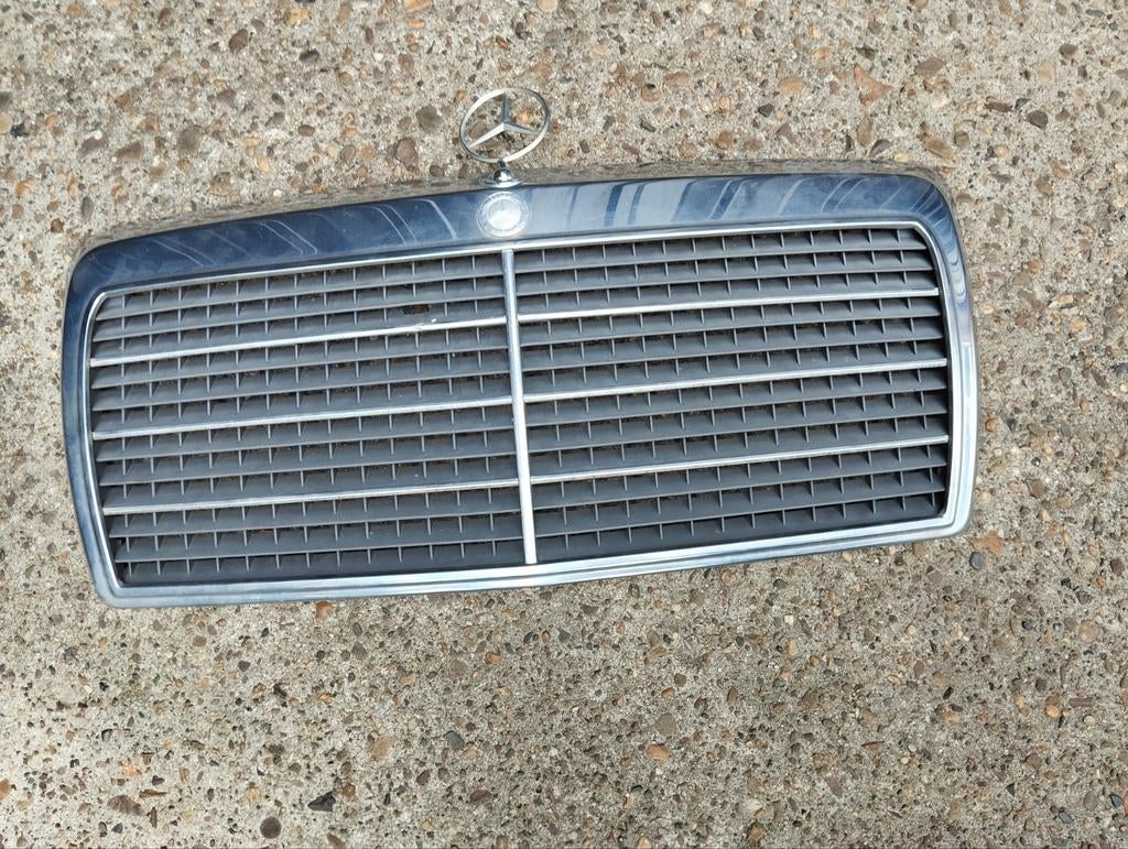 Mercedes oldtimer gril voor 124 type, Auto-onderdelen, Gebruikt, Voor, Universele onderdelen, Ophalen of Verzenden