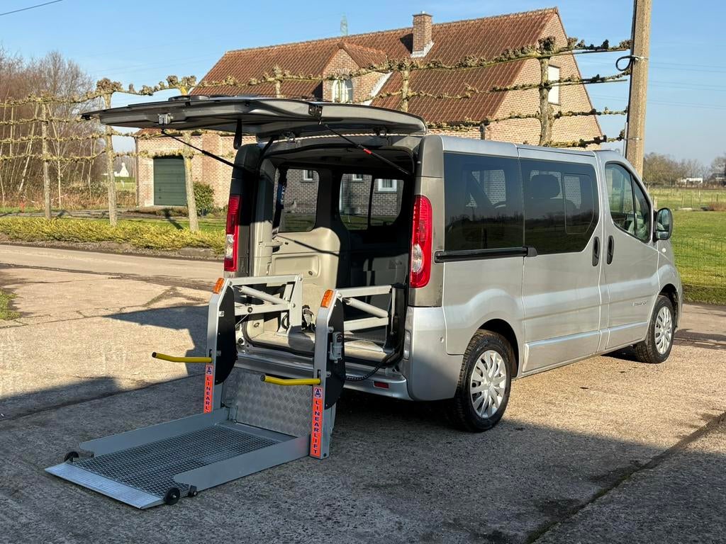 ️♿️Renault Trafic 2.0DCI Rolstoellift Invalide Mindervalide, Auto's, Monovolume, Bedrijf, Euro 4, Zilver of Grijs