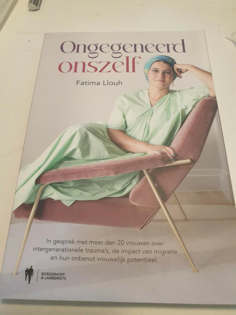 Fatima Llouh - Ongegeneerd onszelf, Boeken, Ophalen of Verzenden, Zo goed als nieuw, Fatima Llouh