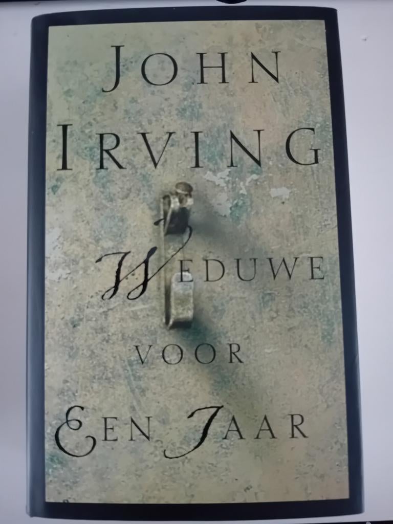 John Irving  - Weduwe voor een jaar, Boeken, Ophalen of Verzenden, Gelezen