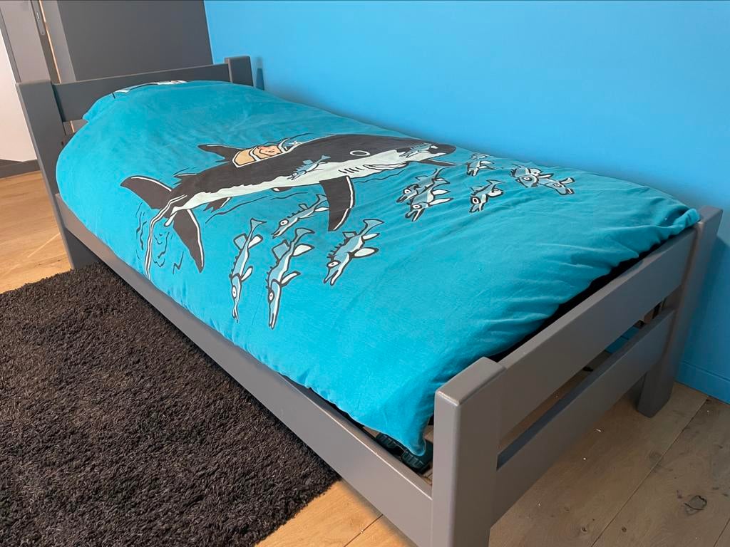 Lit 1 pers. 90 cm x 200 cm en pin massif peint en gris, Enlèvement, Comme neuf