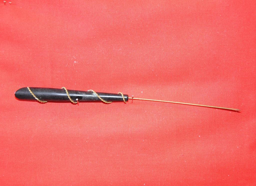 ancienne epingle a chapeau art deco bakeline torsadé, Enlèvement ou Envoi