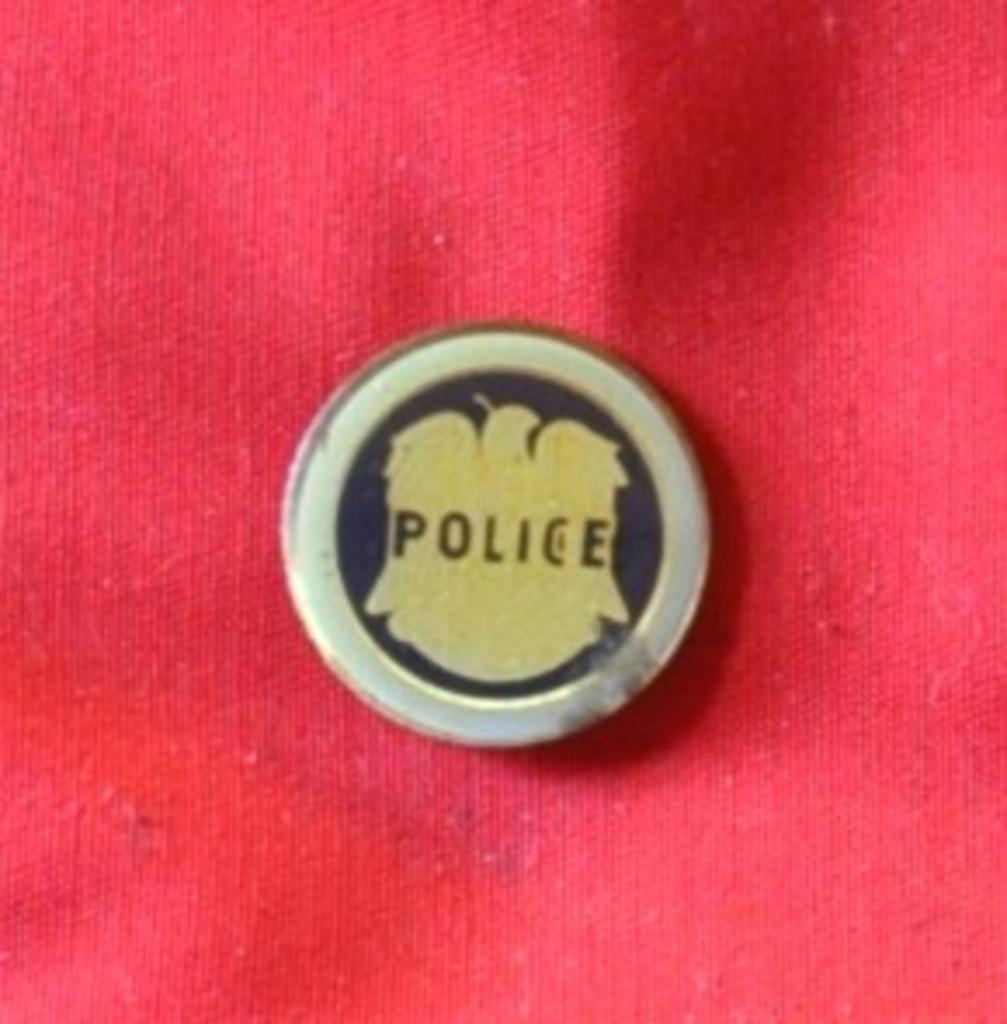 pin's police aigle may you be with the police, Ophalen of Verzenden, Zo goed als nieuw