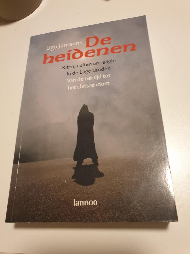 Ugo Janssens - de heidenen - Riten, culten en religie, Boeken, 14e eeuw of eerder, Europa, Ophalen of Verzenden, Zo goed als nieuw