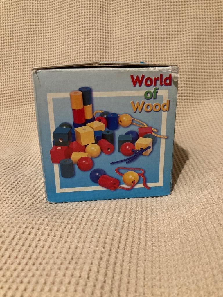 Kralen en parels met rijgkoord - World of Wood voor kleuter, Ophalen of Verzenden, Zo goed als nieuw, Knutselen