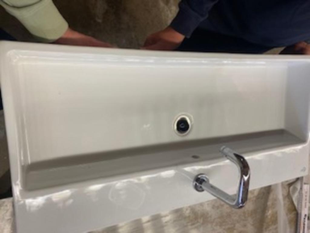 Lavabo Ideal Standard met kraan Grohe, Ophalen, Gebruikt, 100 tot 150 cm, Wasbak of Wastafel