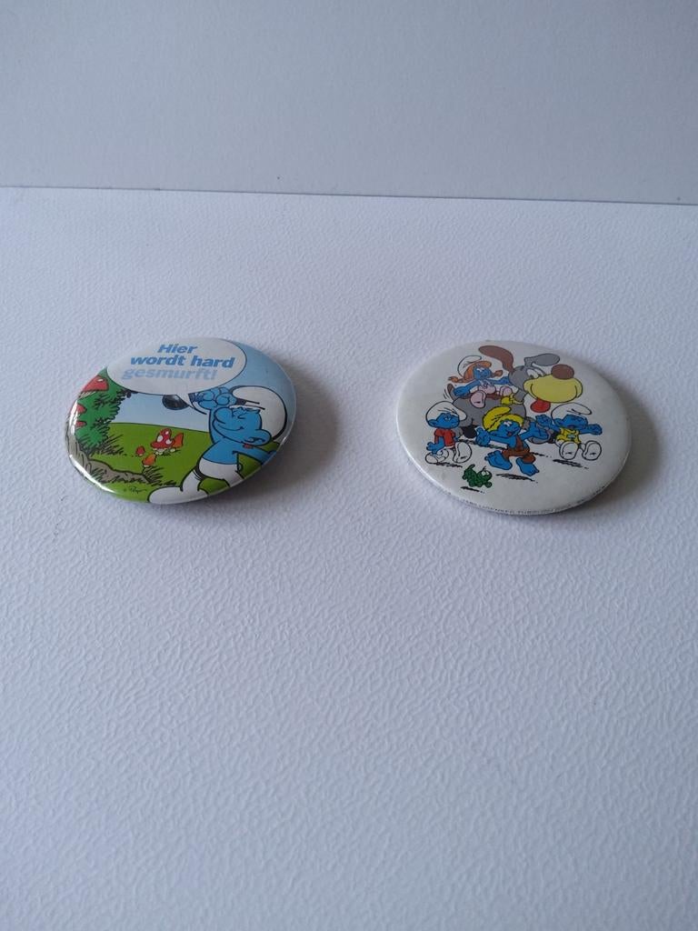 Lot de 2 Badges Schtroumpf, Enlèvement ou Envoi, Utilisé, Autres types