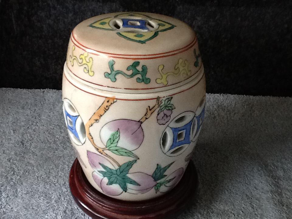 Chinese pot met voet, Enlèvement ou Envoi
