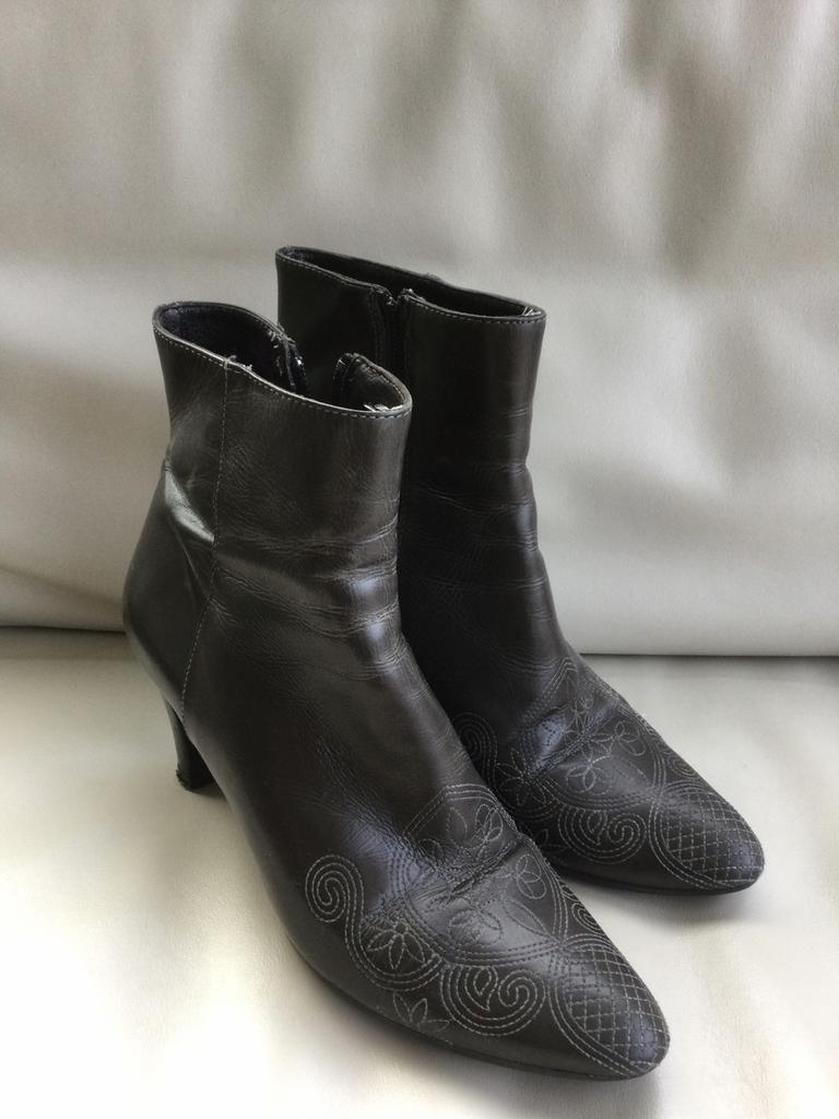 Grijze enkellaarzen Xanders maat 39, Kleding | Dames, Schoenen, Lage of Enkellaarzen, Ophalen of Verzenden, Grijs, Gedragen