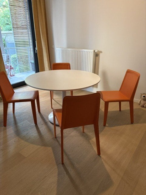 KOOPJE DEAL Tafel met 4 design lederen stoelen, Huis en Inrichting, Ophalen, Zo goed als nieuw, Leer, Design modern