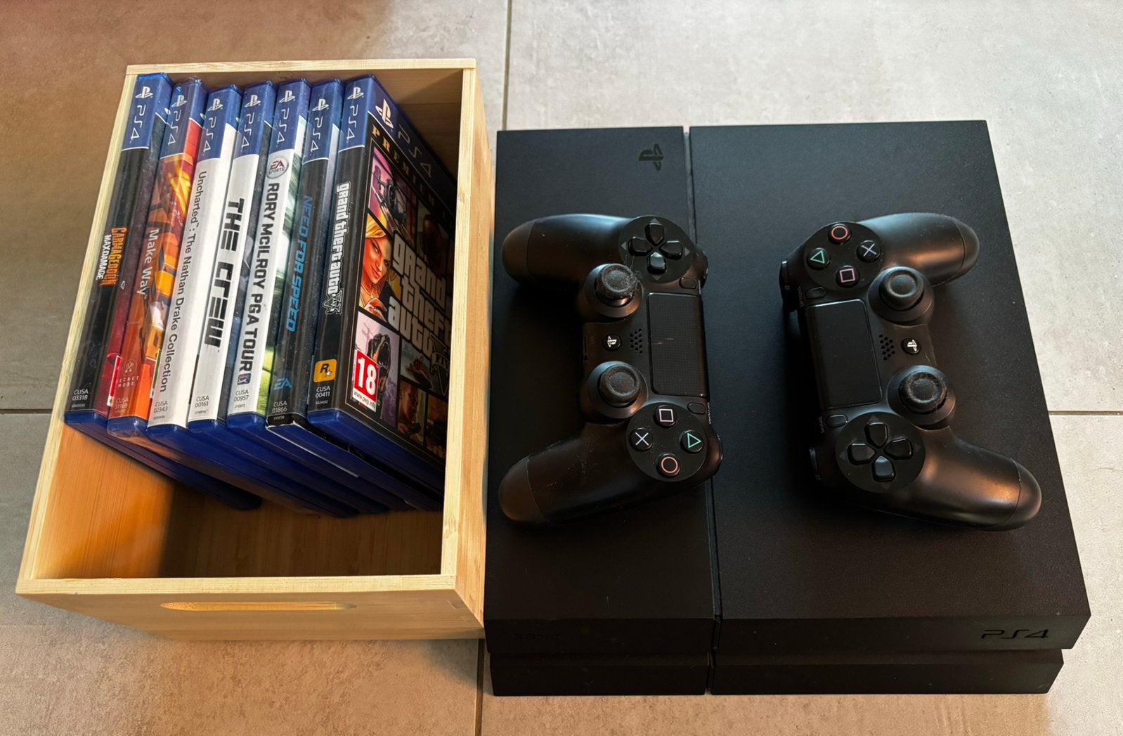 Sony PlayStation 4 (PS4) – model CUH-1216B + 7 games, Games en Spelcomputers, Spelcomputers | Sony PlayStation 4, Ophalen, Met 2 controllers