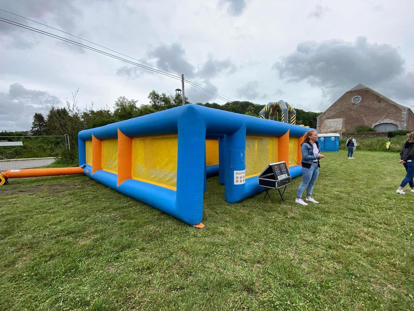 Labyrinthe gonflable, Hobby en Vrije tijd, Feestartikelen | Verhuur, Ophalen, Gebruikt