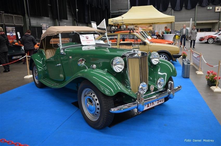 MG TD 1951, Autos, MG, Particulier, TD, Bluetooth, Essence, Cabriolet, 2 portes, Boîte manuelle, Vert, Beige, Cuir synthéthique