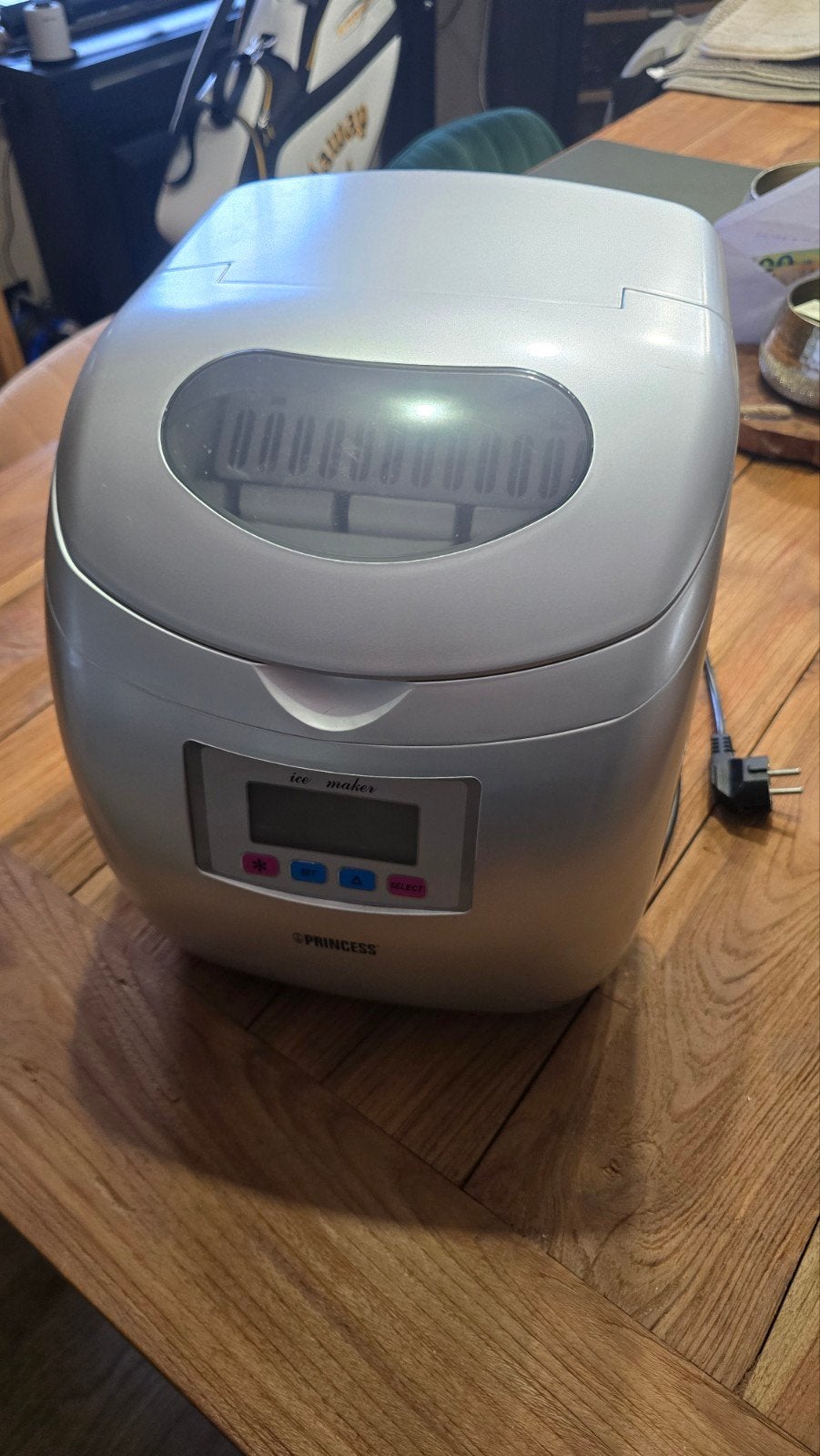 Princess Ice Cube Maker – slechts  1 jaar oud, Ophalen, Zo goed als nieuw, Zelfvriezend