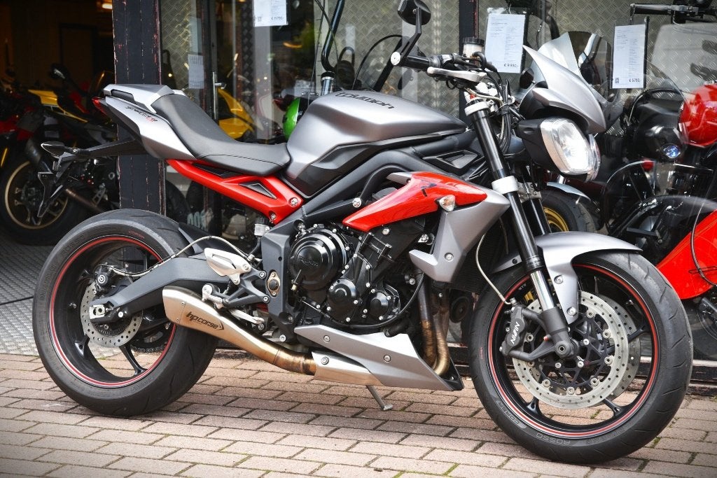 TRIUMPH 675 STREET TRIPLE R ***MOTOVERTE.BE***, Motoren, 675 cc, Handvatverwarming, Occasion, Bedrijf