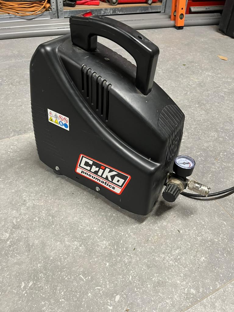 Criko compressor, Ophalen, 6 tot 10 bar, Zo goed als nieuw, Olievrij