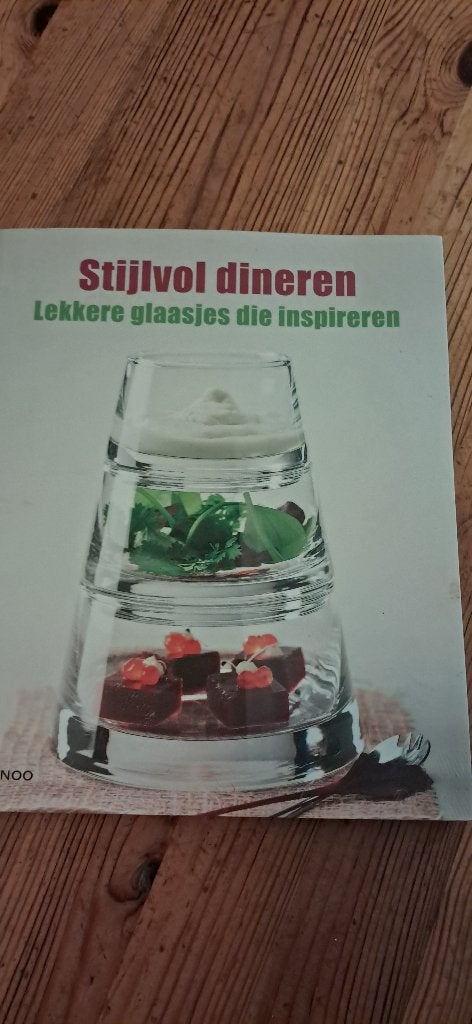 Boek kookboek ´ Stijlvol dineren ´, Boeken, Ophalen, Zo goed als nieuw, Diversen