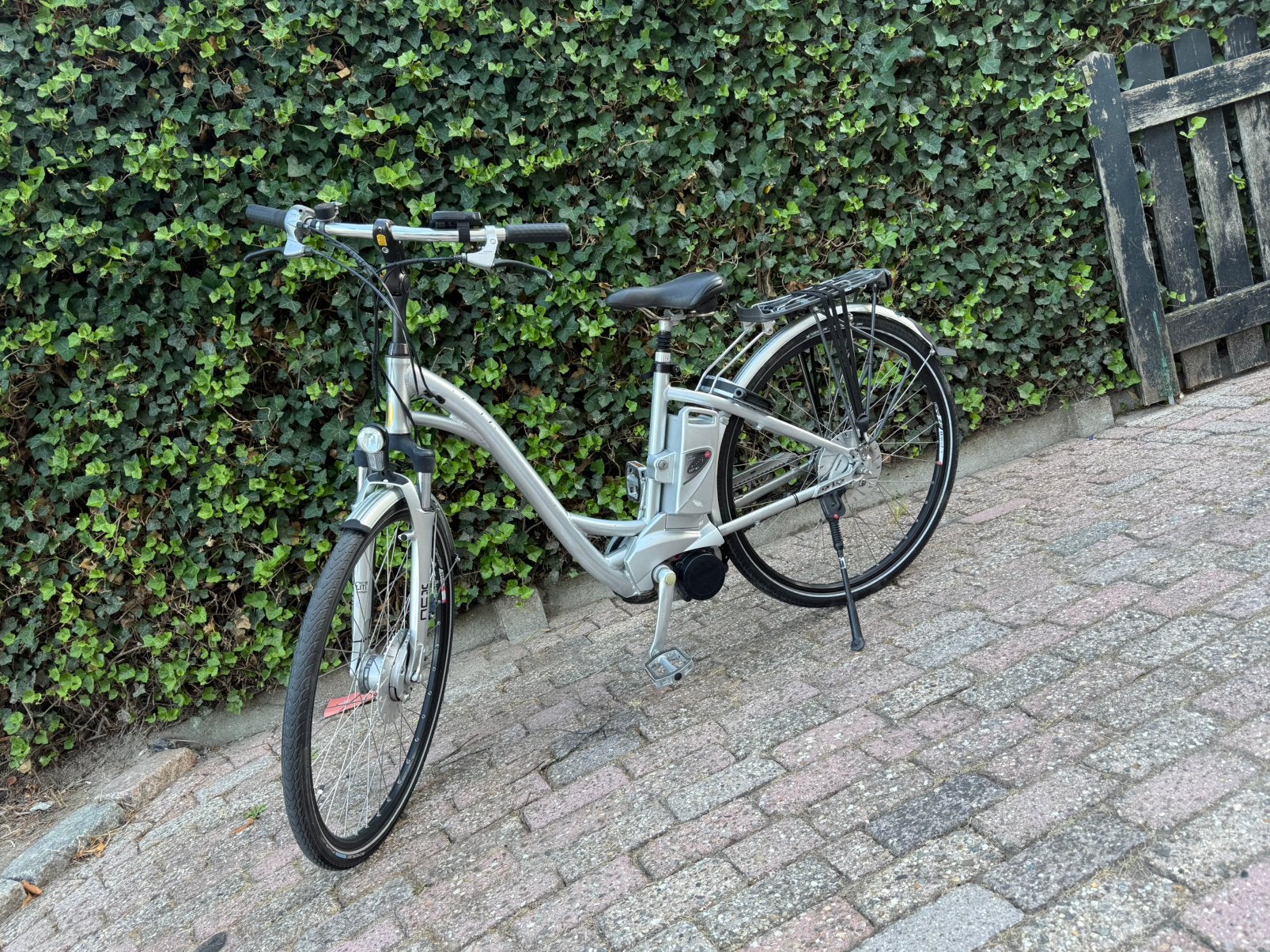 Zeer nette elektrische fiets – rijklaar met nieuwe accu, Fietsen en Brommers, Elektrische fietsen, Ophalen, Zo goed als nieuw