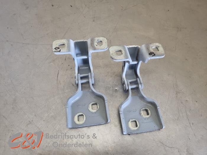 Charnière porte avant gauche d'un Renault Master, Renault, -, 3 mois de garantie, Utilisé
