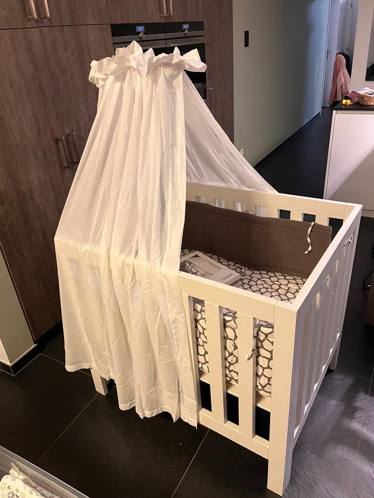 Witte Quax babybox met hemel, matras en bijhorende kussens, Kinderen en Baby's, Ophalen, Gebruikt