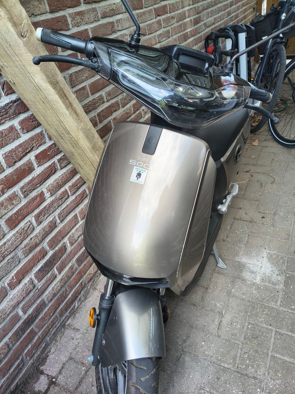 Scooter Super Soco 45 km/u, Ophalen