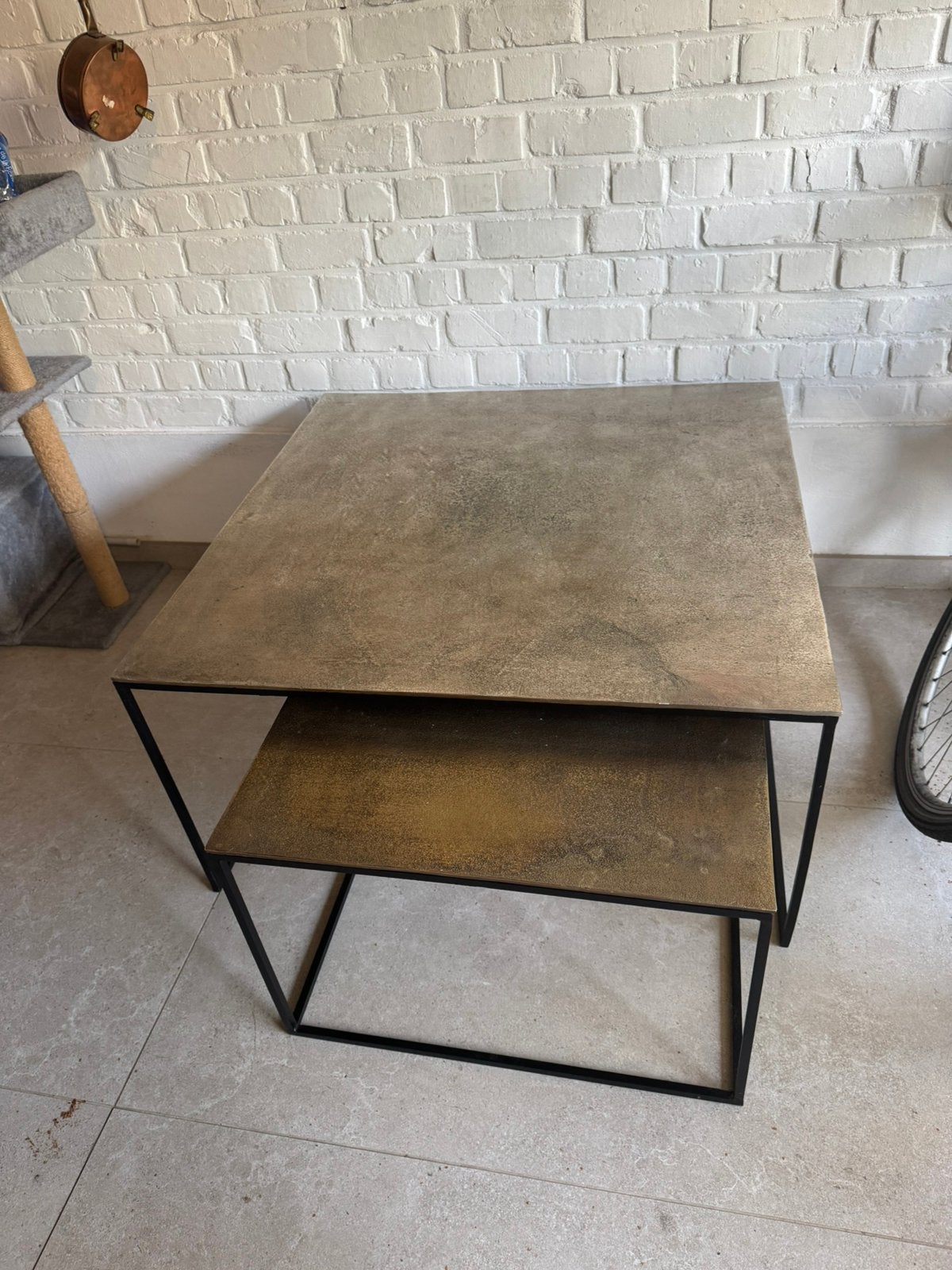 Set van 2 salontafels – industrieel – metaal/goudkleurig, Huis en Inrichting, Ophalen, Gebruikt, 50 tot 100 cm, Vierkant