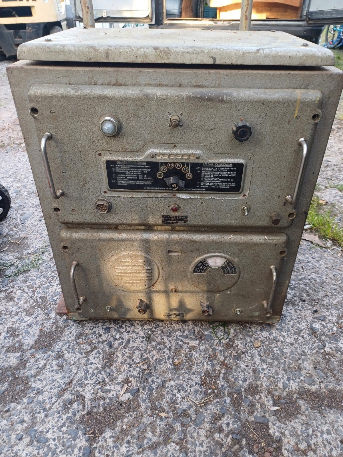 Ancienne radio de bateaux, Enlèvement, Radio