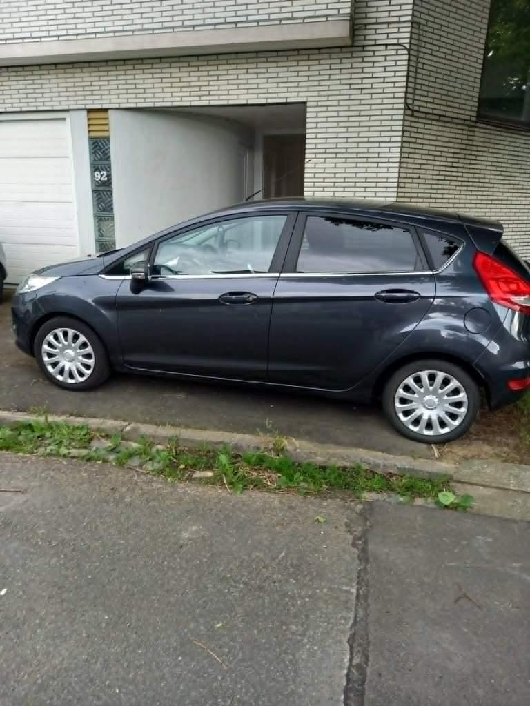 ford fiesta 1300benz gekeurd, Auto's, Ford, Particulier, Centrale vergrendeling, Benzine, Euro 4, Zwart, Zwart, Ophalen