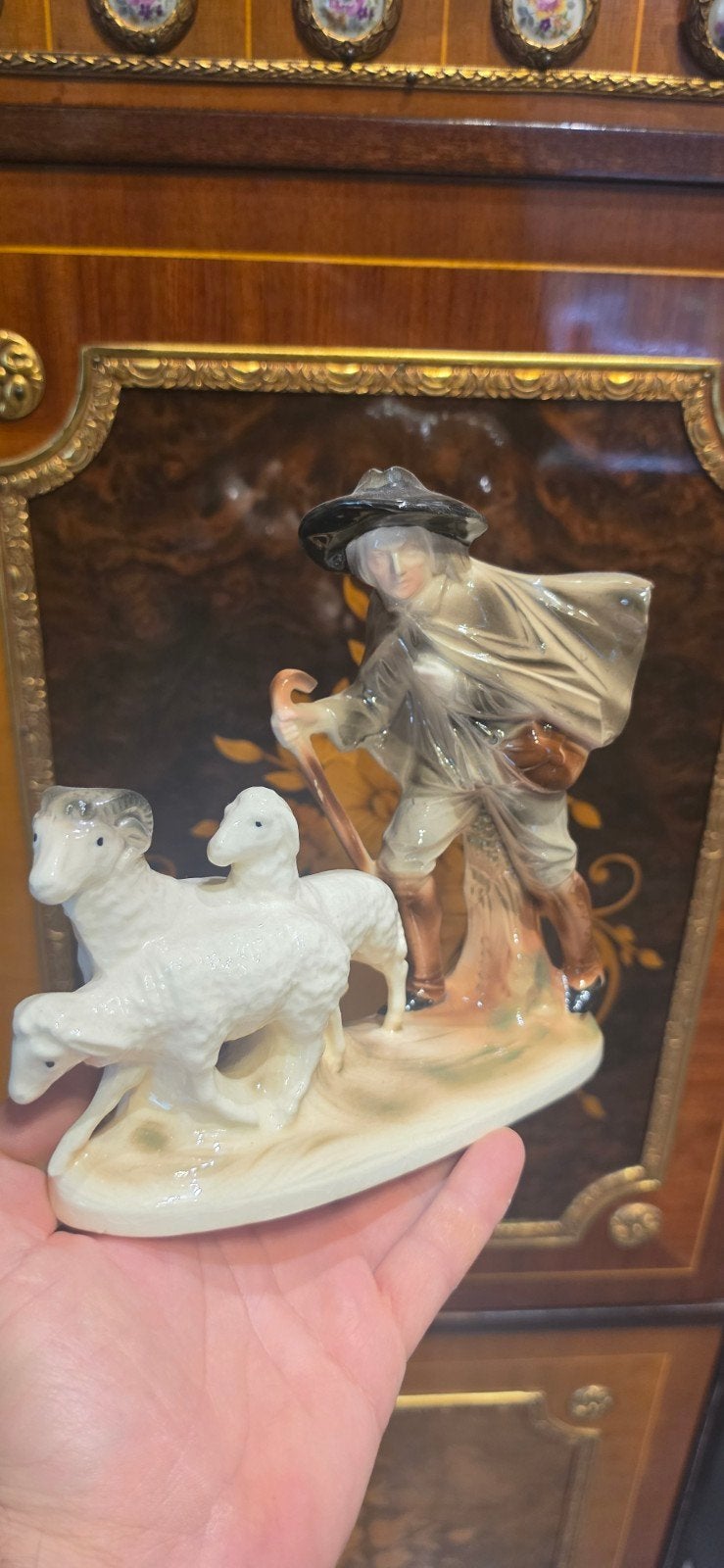 Statue ancienne en porcelaine de Sitzendorf « Berger avec mo, Enlèvement