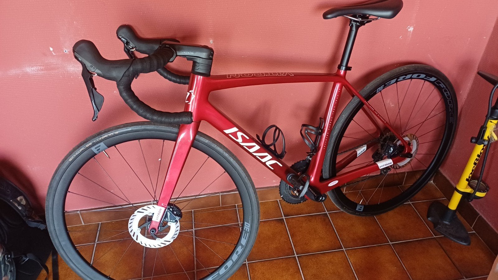 Isaac vitron, Ophalen, Carbon
