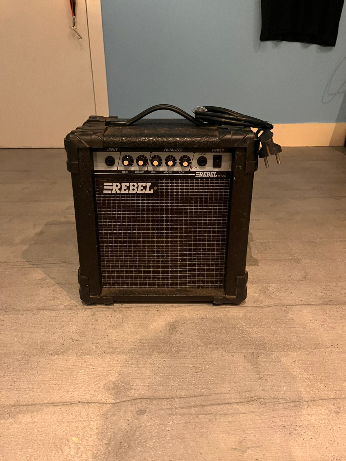 Rebel K10G gitaarversterker., Musique & Instruments, Amplis | Basse & Guitare, Enlèvement, Utilisé, Guitare, Moins de 50 watts