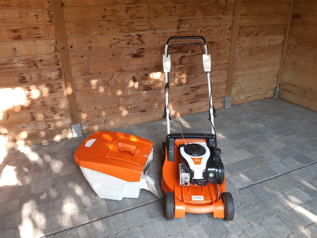 STIHL RM 448 T benzine grasmaaier (Zelftrekkend), Tuin en Terras, Ophalen, Zo goed als nieuw, Opvangbak, Benzine-grasmaaier