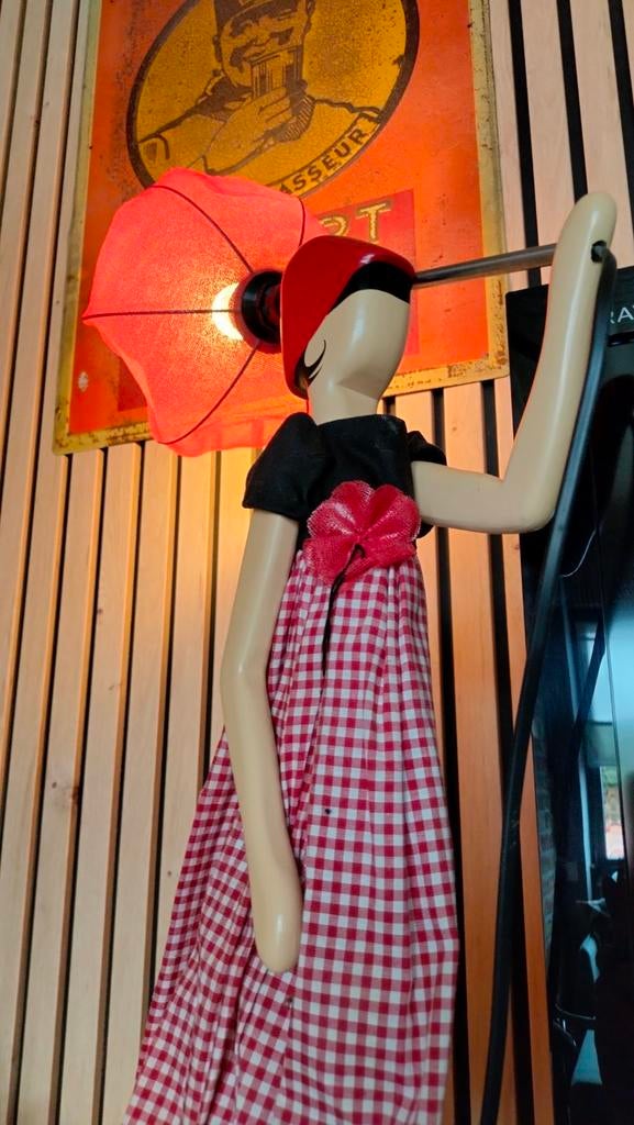 Lampe Skitso la fille au parapluie, Tissus