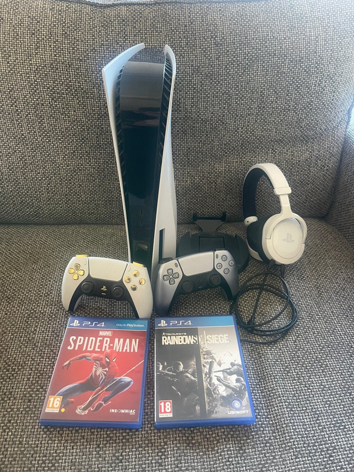 PS5 Disc Edition + 2 Controllers + 2 Games + Headset, Ophalen, Gebruikt, Playstation 5