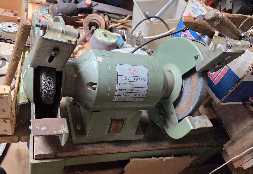 Dubbele slijpmachine / bankslijper Pere Metalia MD 200D, Doe-het-zelf en Bouw, Ophalen, Gebruikt, Minder dan 700 watt