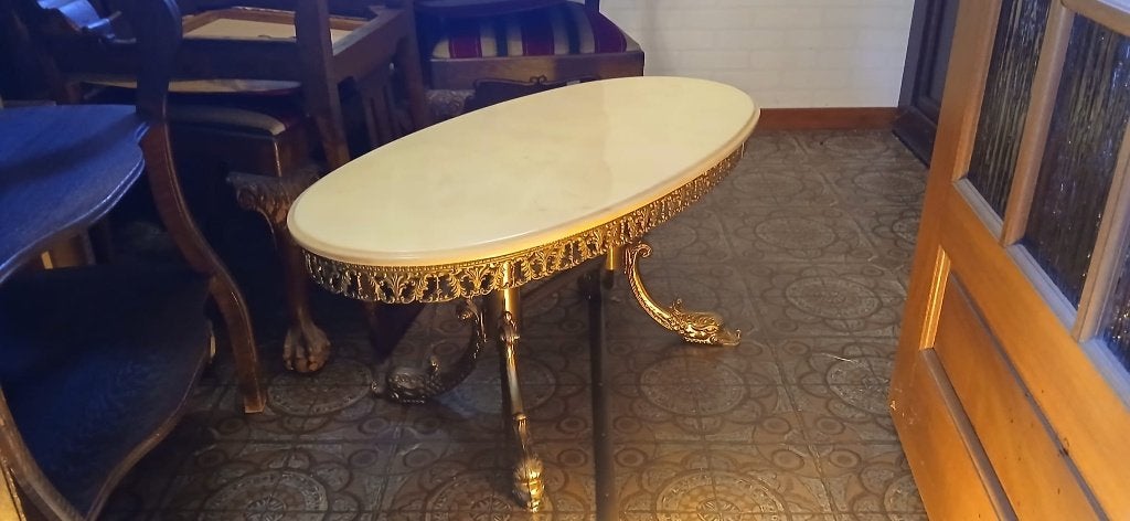 Table basse ovale classique, Enlèvement