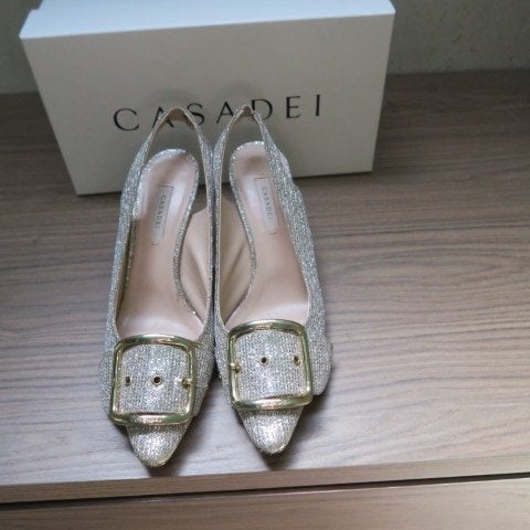 Slingback glinstering goud zilver Casadei mt 39,5, Vêtements | Femmes, Chaussures, Enlèvement ou Envoi, Autres couleurs, Comme neuf