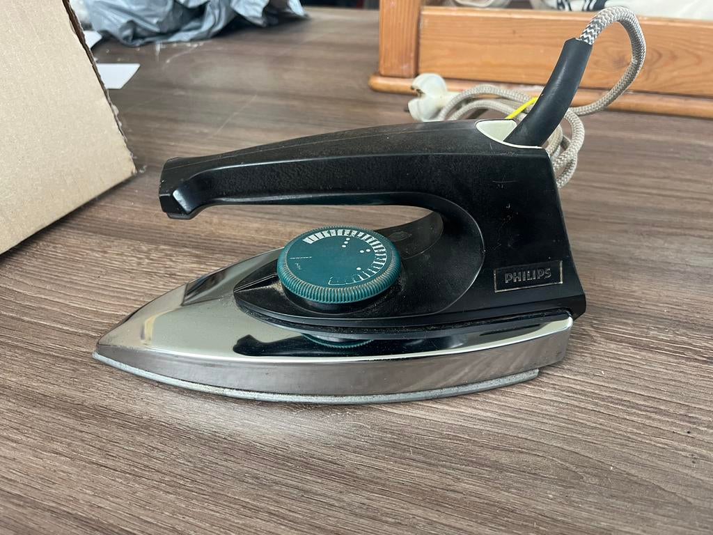 Vintage Phillips strijkijzer, Elektronische apparatuur, Strijkijzers en Strijkplanken, Zo goed als nieuw, Strijkijzer met snoer