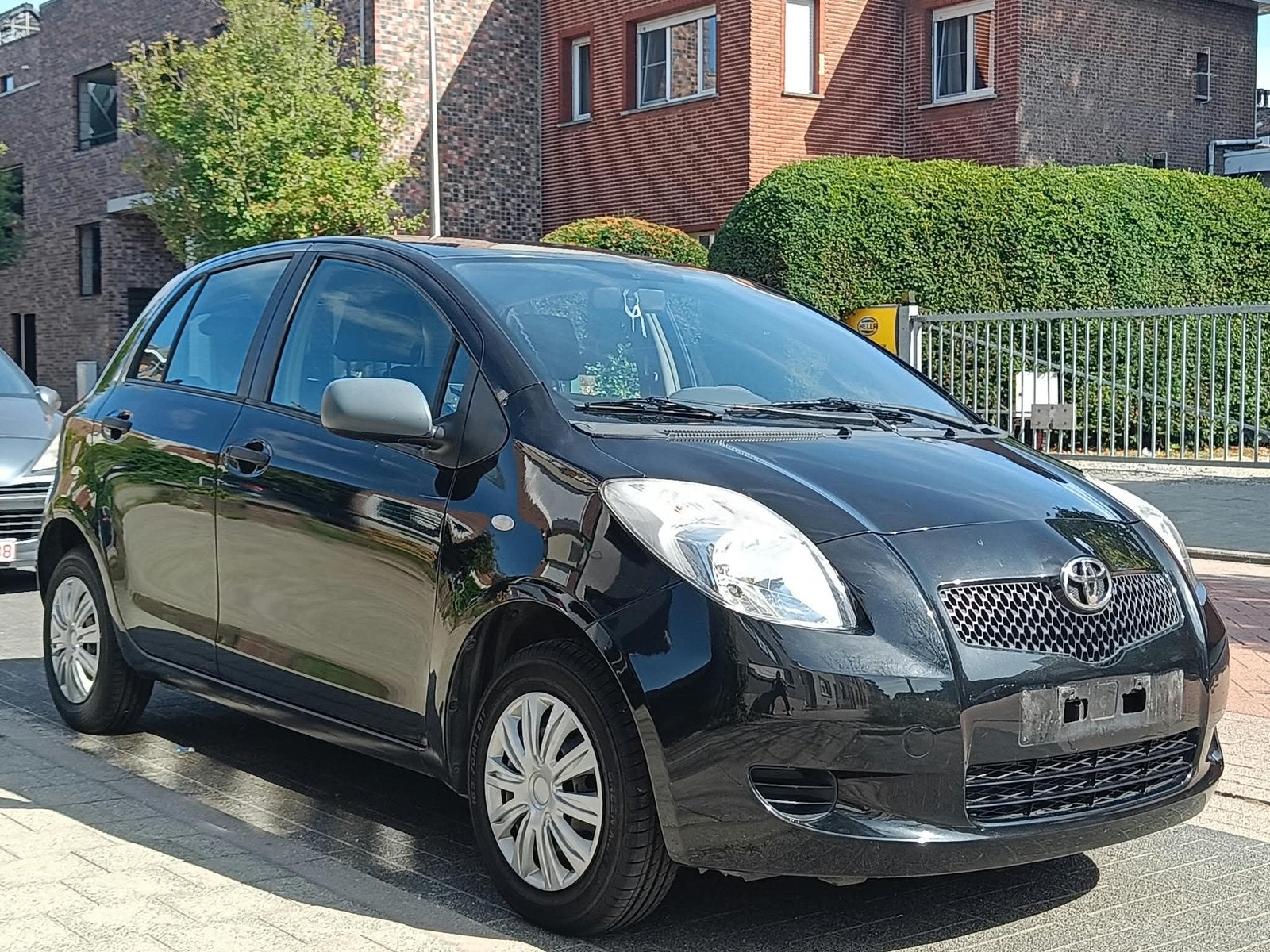 TOYOTA YARIS 1.0i VVT-LINEA TERRA APPROUVÉE POUR LA VENTE, Autos, Achat, 998 cm³, Boîte manuelle, Noir