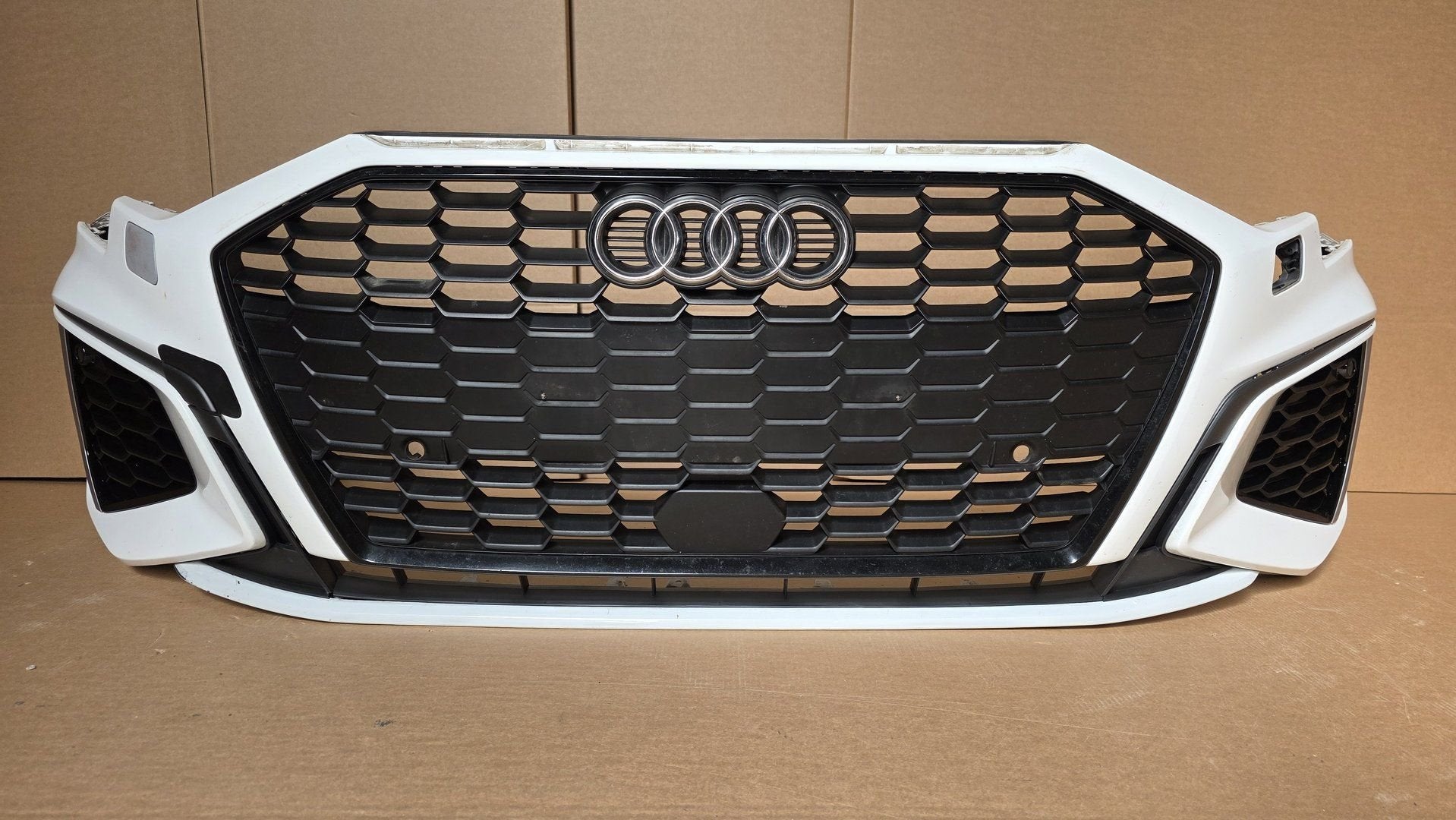 Voorbumper Audi A3 8Y S-Line KLS 4xPDC ORGINEEL BUMPER, Gebruikt, -, Voor, Ophalen of Verzenden