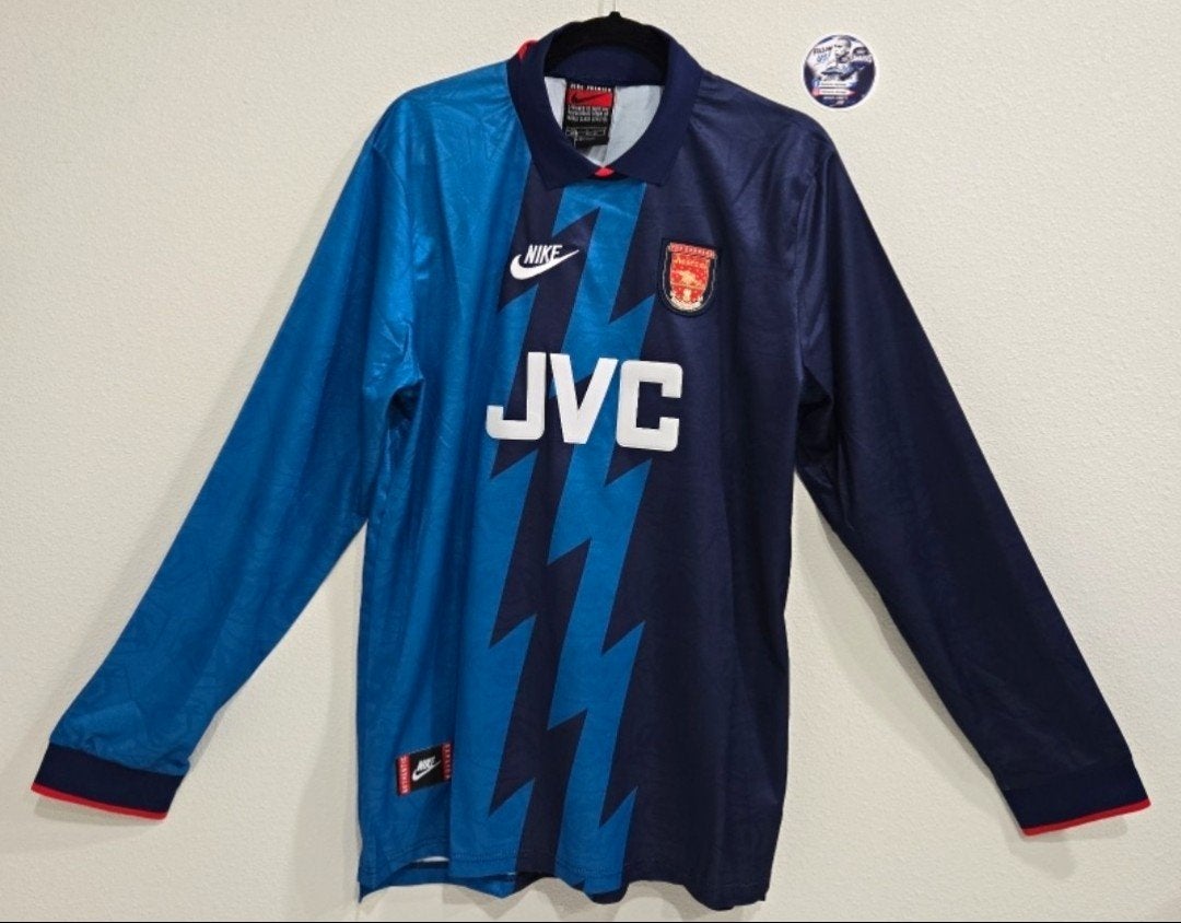 Arsenal Voetbalshirt Champions League 1995, Enlèvement ou Envoi