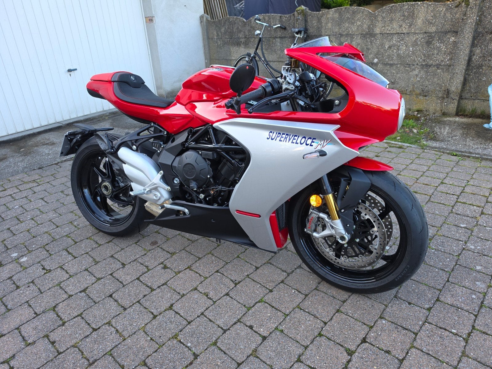 Mv agusta superveloce, Motoren, Particulier