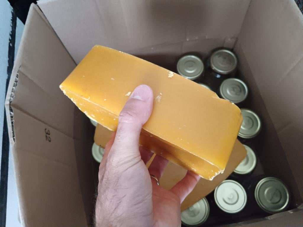 Cire d'abeille naturelle provenant de nos propres ruches, Enlèvement ou Envoi