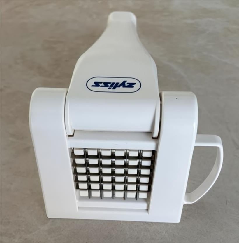 Coupe-frites et coupe-légumes de la marque Zyliss, Maison & Meubles, Cuisine | Ustensiles de cuisine, Enlèvement