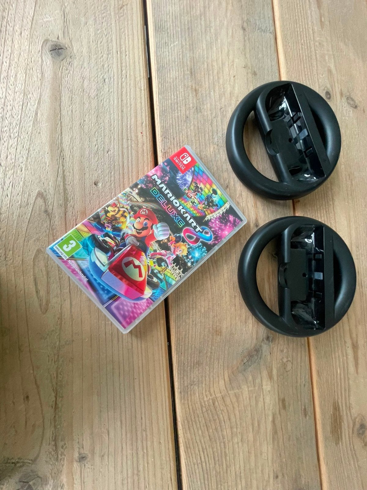 Nintendo switch - Mario kart 8 deluxe + 2 x stuur, Ophalen, Zo goed als nieuw