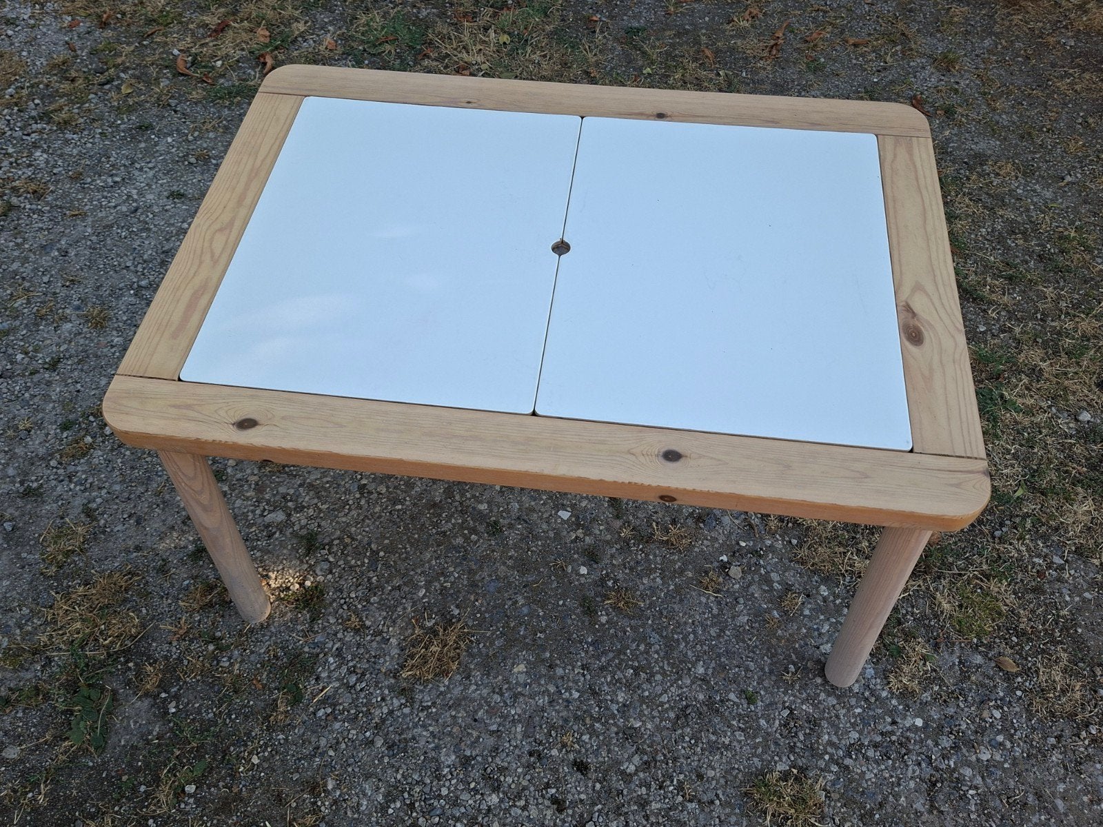 Tafeltje Ikea met opbergvakken - Nieuw gekocht/één kindje, Ophalen