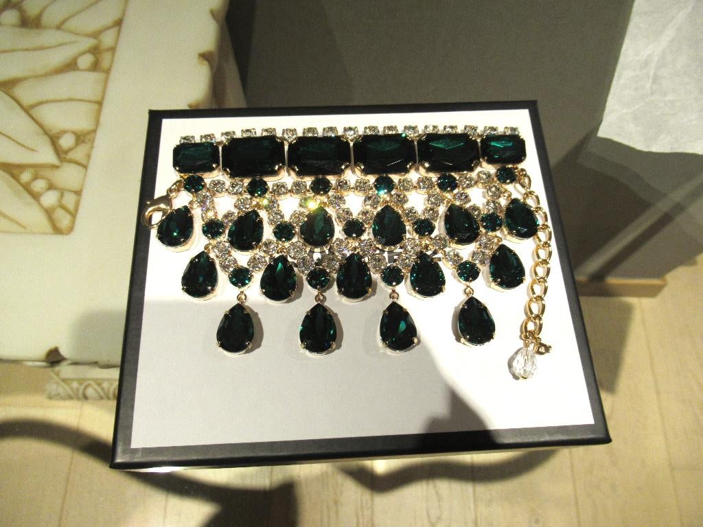 Prachtige Dsquared2 armband met smaragdgroene kristallen, Handtassen en Accessoires, Verzenden, Nieuw, Groen, Met kristal