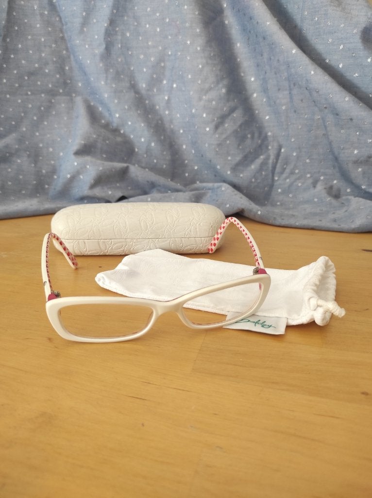 Oakley Cross court White dotty bril met hoes doos wit rood, Bijoux, Sacs & Beauté, Lunettes de Soleil & Lunettes | Femmes, Utilisé