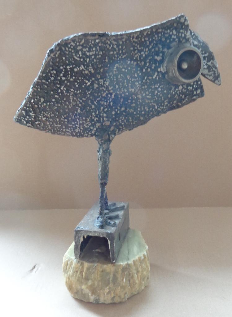 ROGER VAN BELLEGHEM / LOOPVOGEL / ASSEMBLAGE / H= 33cm, Statue, Oiseau, Composites, Enlèvement